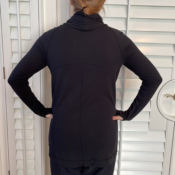 BLACK LULULEMON JACKET SIZE 6 - Picture 2 of 3